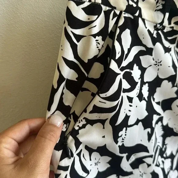 Tehama Black & White Floral Golf Skort - Size 10 - Picture 5 of 13